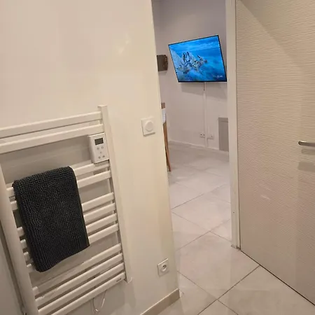 Proche Des Arenes Lägenhet