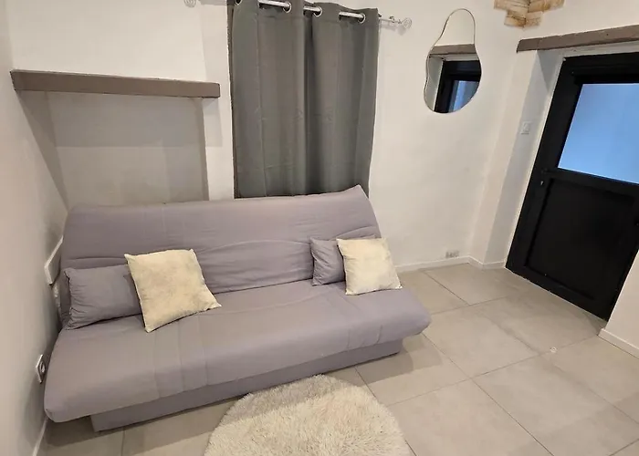 Proche Des Arenes Nimes