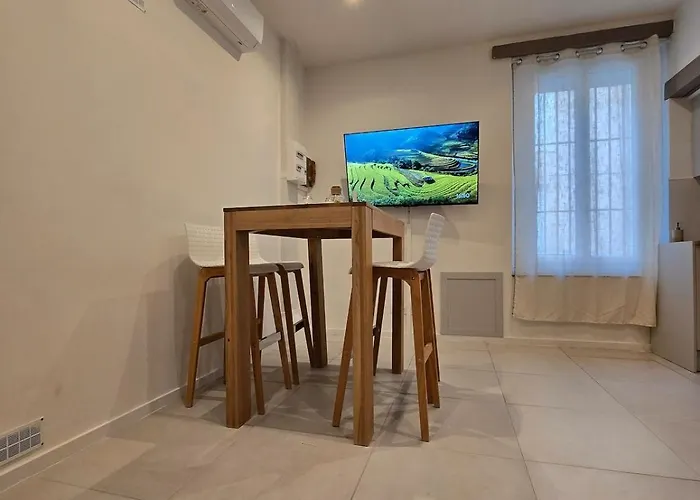 Proche Des Arenes * Nîmes